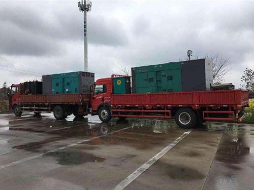 咸丰涂抹密封胶后，需要等待多长时间才能安装水冷式机油散热器密封件？